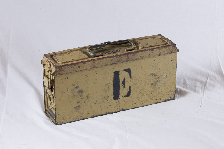 cassetta pe rmunizioni mg trasformata in porta bombe a mano a uovo (eimandgranate 39)